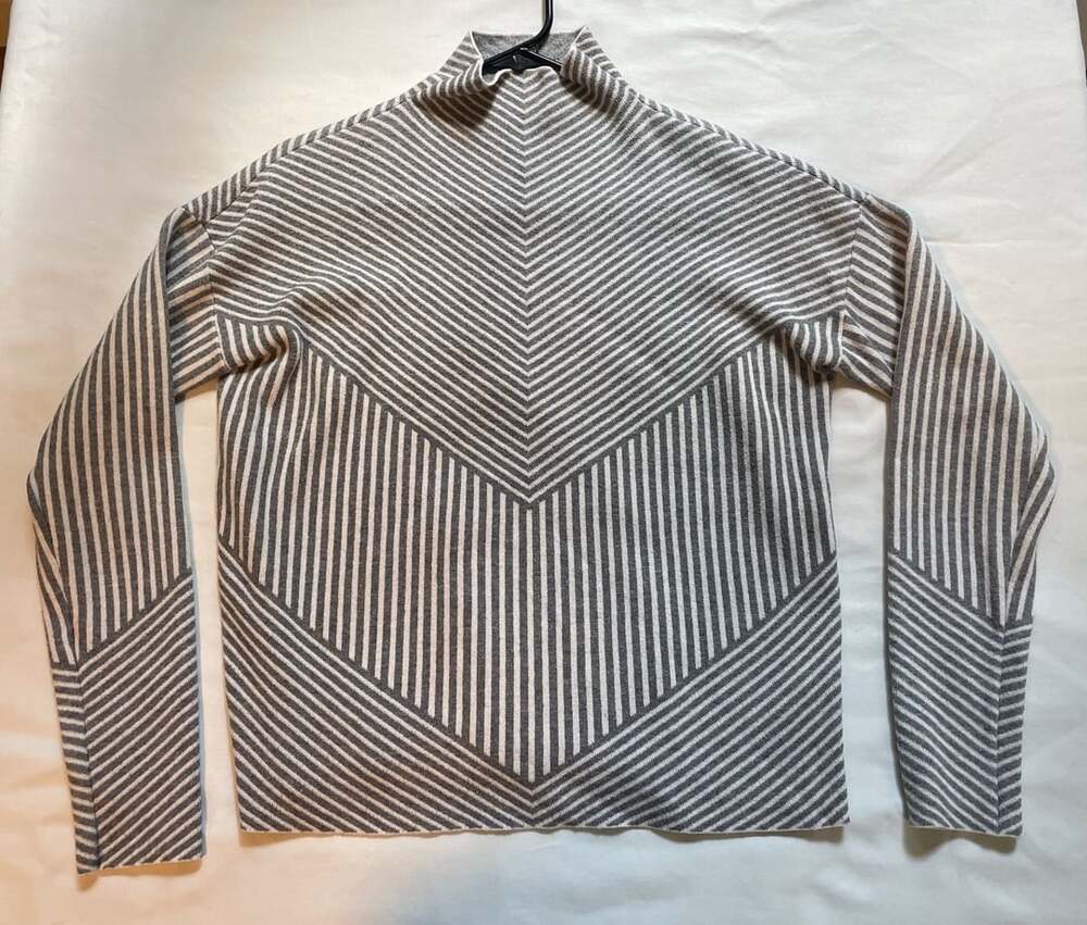 Cynthia Rowley Women's Gray White Striped Chevron Mock Neck Knit Sweater Size S